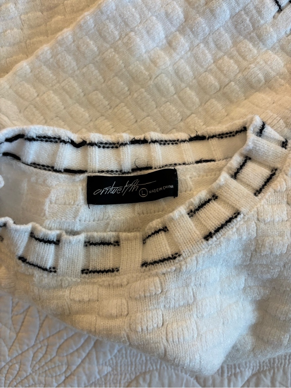 Cream Short-Sleeve Textured Sweater with Contrast Trim - Picture 4 of 6